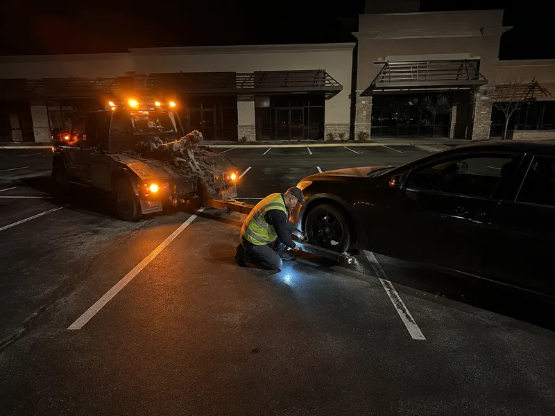 24 hour tow truck responding at night in Atlanta